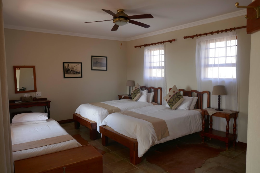 Erstes Zimmerfoto Klein-Aus Vista Desert Horse Inn