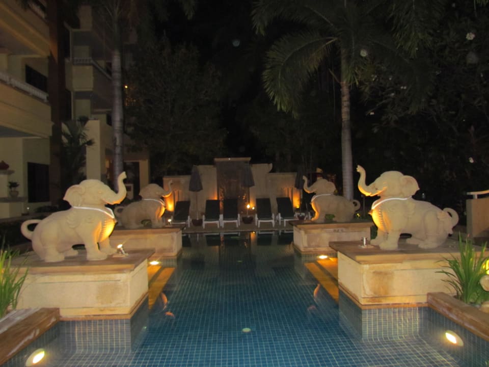 Kinderpool bei Nacht Holiday Inn Resort Phuket