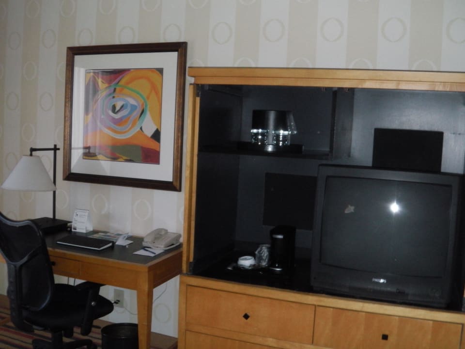 Schreibtisch und TV Crowne Plaza Midtown