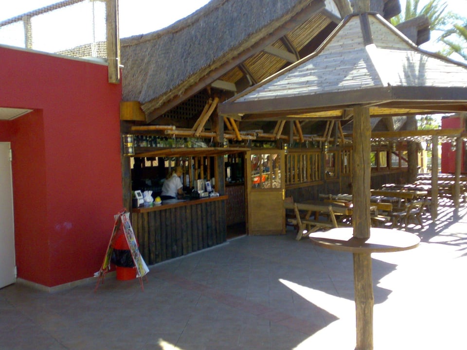 Poolbar HL Miraflor Suites Hotel