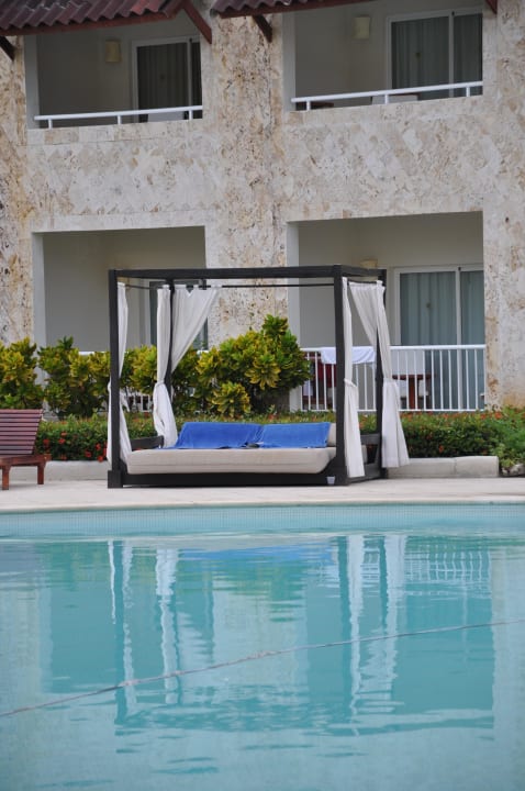 Liegebett am Pool (gibt es auch am Strand) Grand Palladium Select Bávaro Resort & Spa