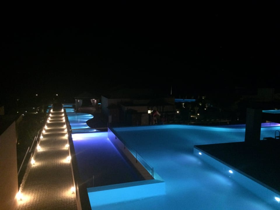 Bei Nacht Atlantica Belvedere Resort