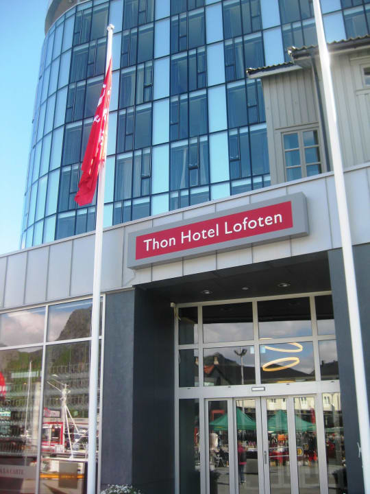 Hoteleingang Thon Hotel Lofoten
