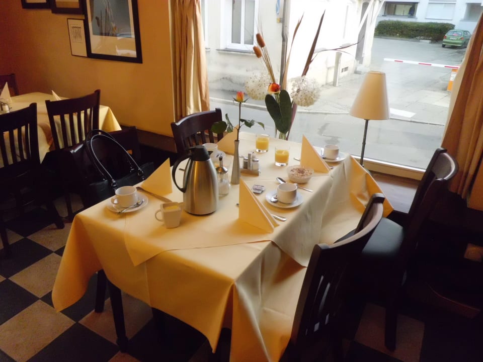 Gedeckter Frühstückstisch Hotel Fürstenhof