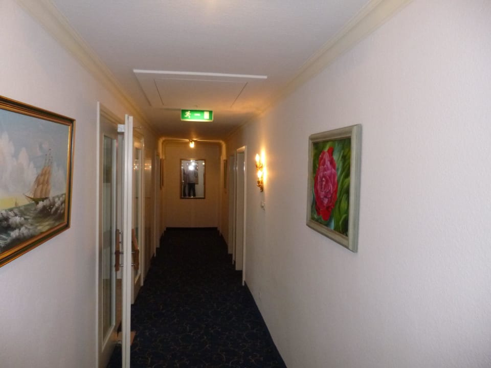 Flur zum Zimmer Hotel Quellenhof