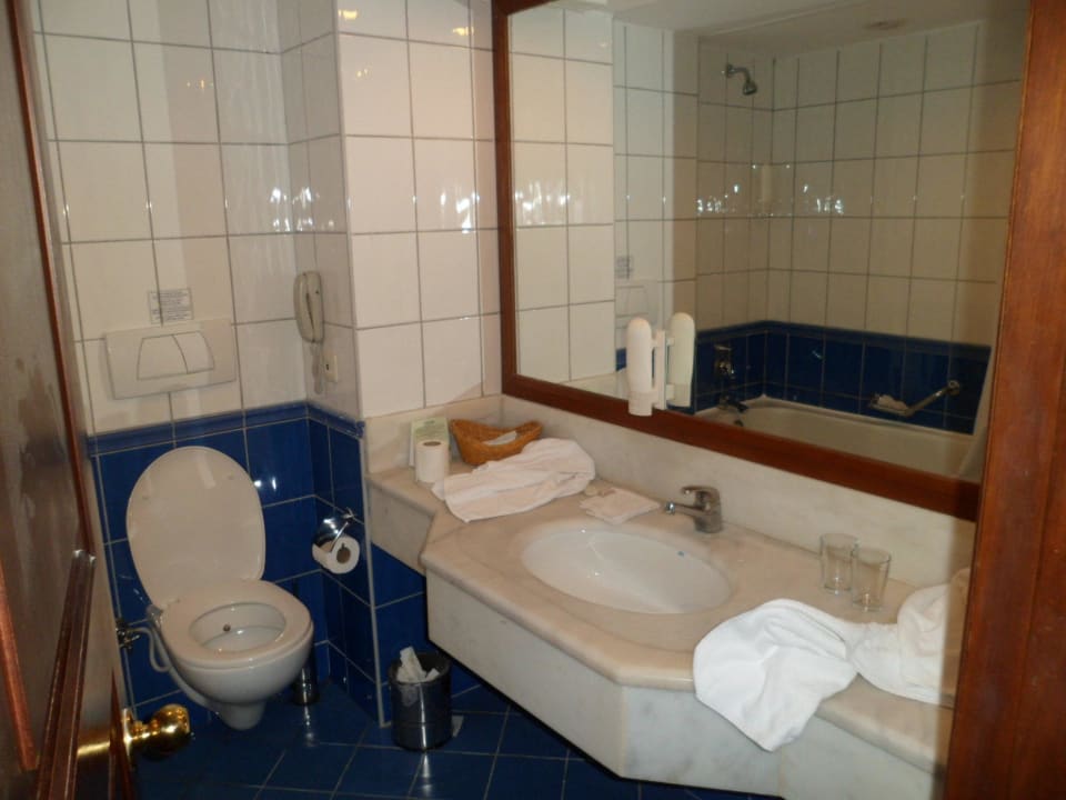 Zimmer 406 - Bad Hotel Antik