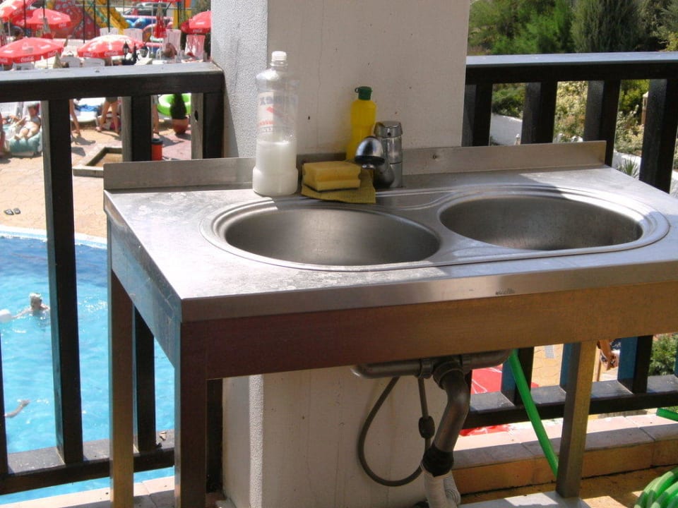 Becken für Handhygiene an der Grillstation Bella Vista Beach Club
