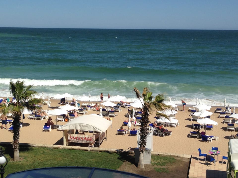 Hoher Wellengang am Strand Sentido Marea