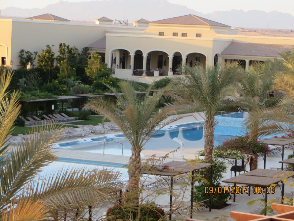Sonnenaufgang - Ausblick zur Poolanlage JAZ Aquamarine Resort