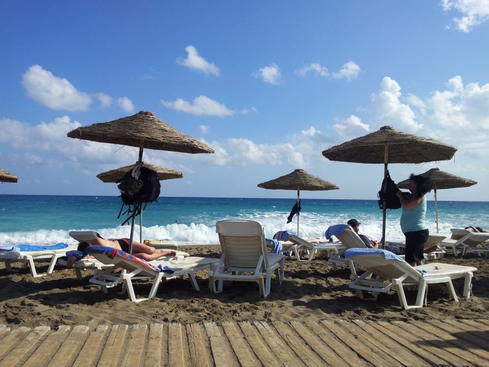 Tolle Brandung nach einer Sturmnacht Hotel Calypso Beach