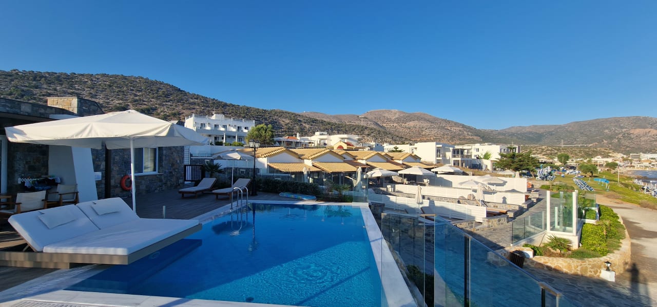 Zimmer Alexander Beach Hotel & Village Resort