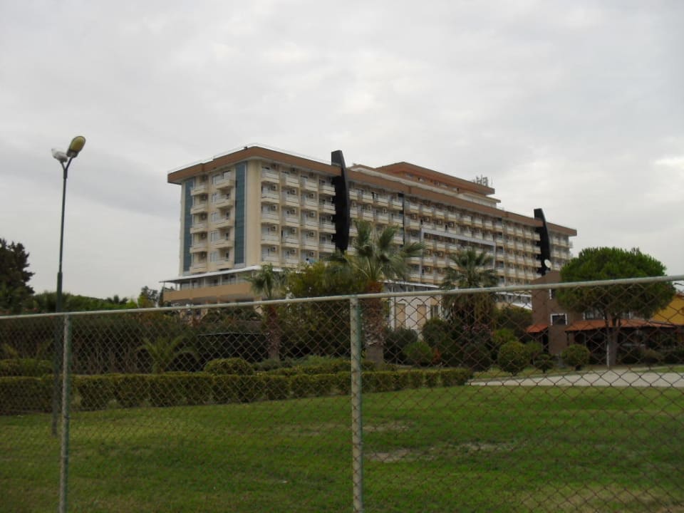 Hotel gezien vanaf de boulevard Hotel Ephesia