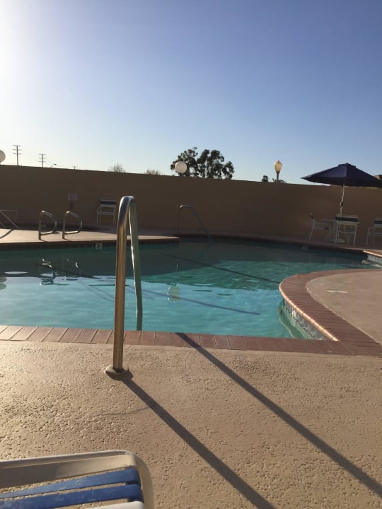 Poolansicht Hotel Days Inn & Suites Heritage