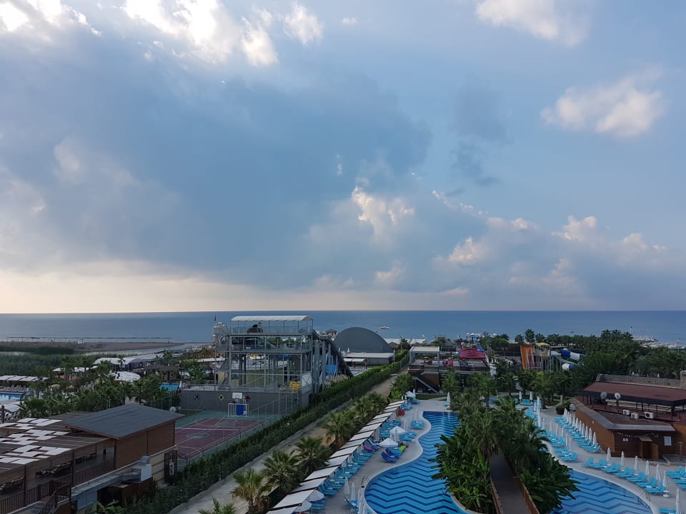 Zimmer Saturn Palace Resort Hotel