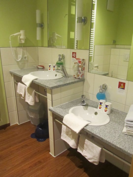 Badezimmer mit Kids Waschbecken Familotel Mein Krug