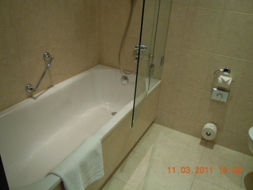 Badewanne Four Points by Sheraton Munich Arabellapark