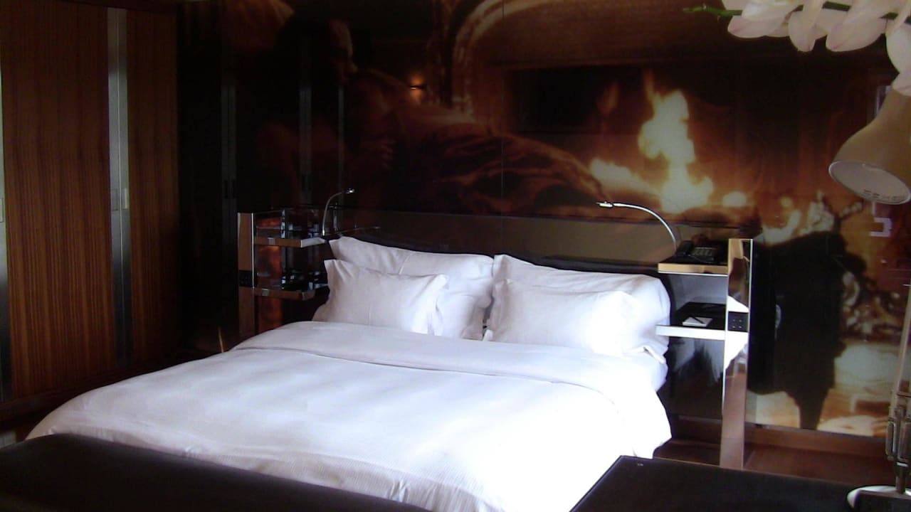 Zimmermotiv hinterm Bett The Hotel Lucerne, Autograph Collection