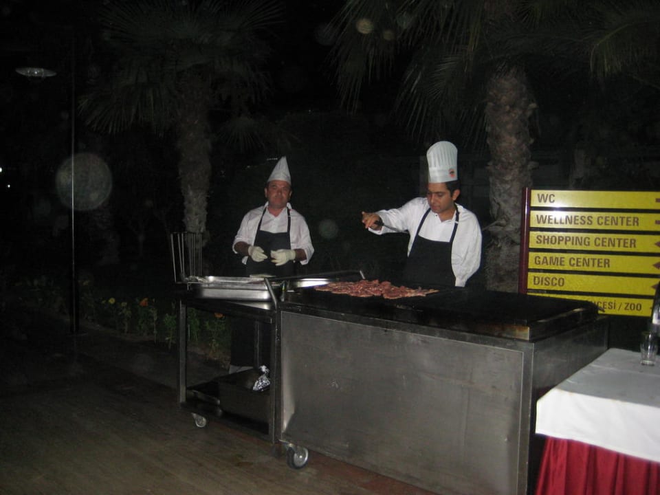 Am Pool wird richtig schön gegrillt Greenwood Kemer Resort