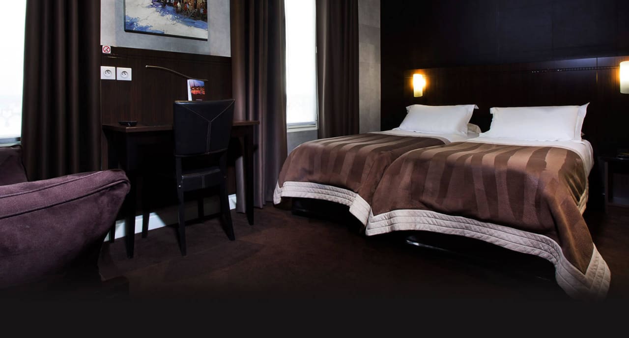 Guest Room Hotel De La Paix Tour Eiffel