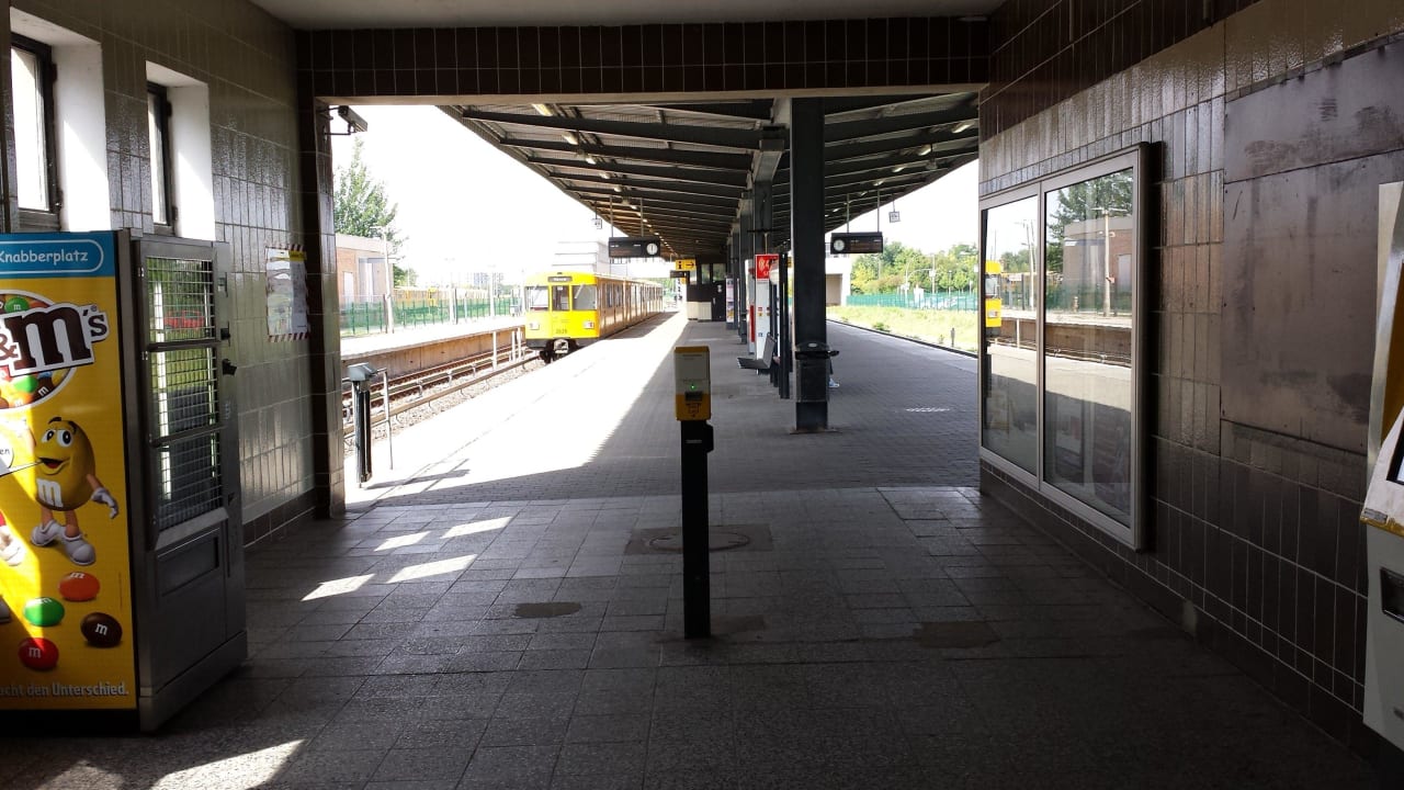Bahnhof von Hönow Hotel Amadeus ROYAL Berlin
