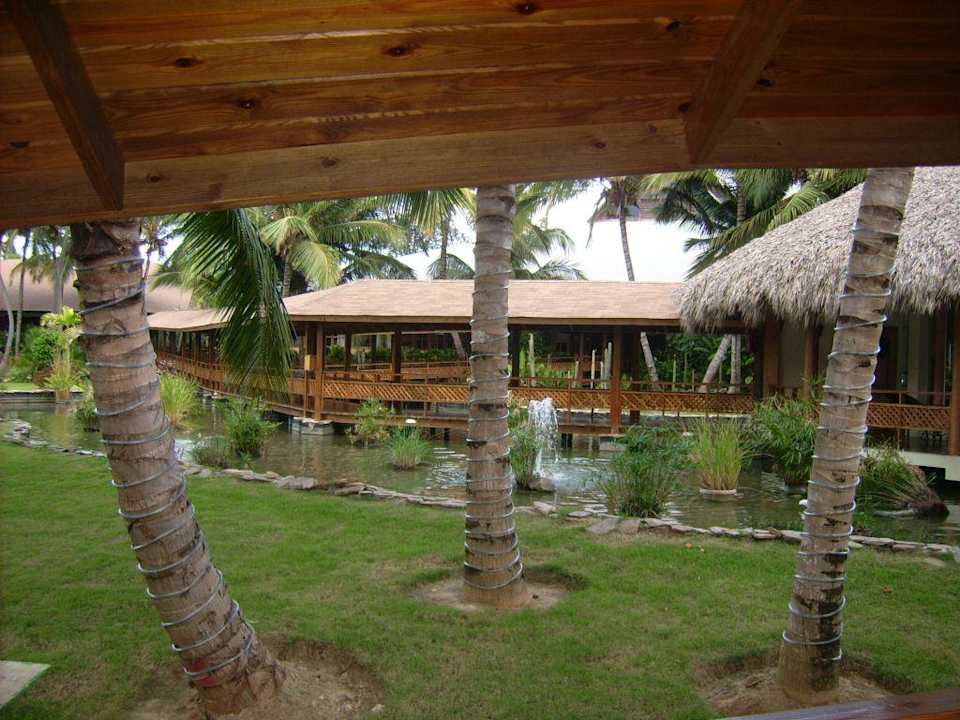 Stege zu den A-la-Carte-Restaurants Hotel Grand Palladium Palace Resort, Spa & Casino