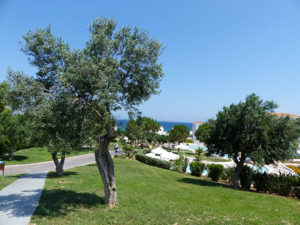Spaziergang durch die Anlage Atlantica Marmari Palace