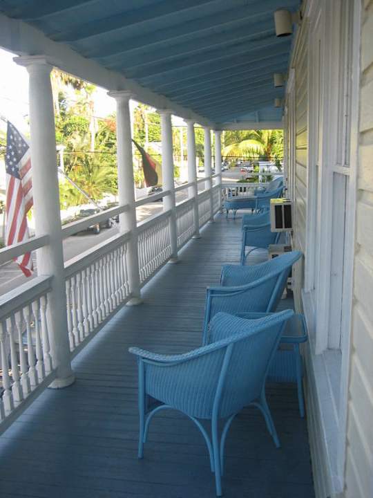 Aussenbalkon - Zugang zu den Zimmern im 1. Stock Hotel Heron House Court