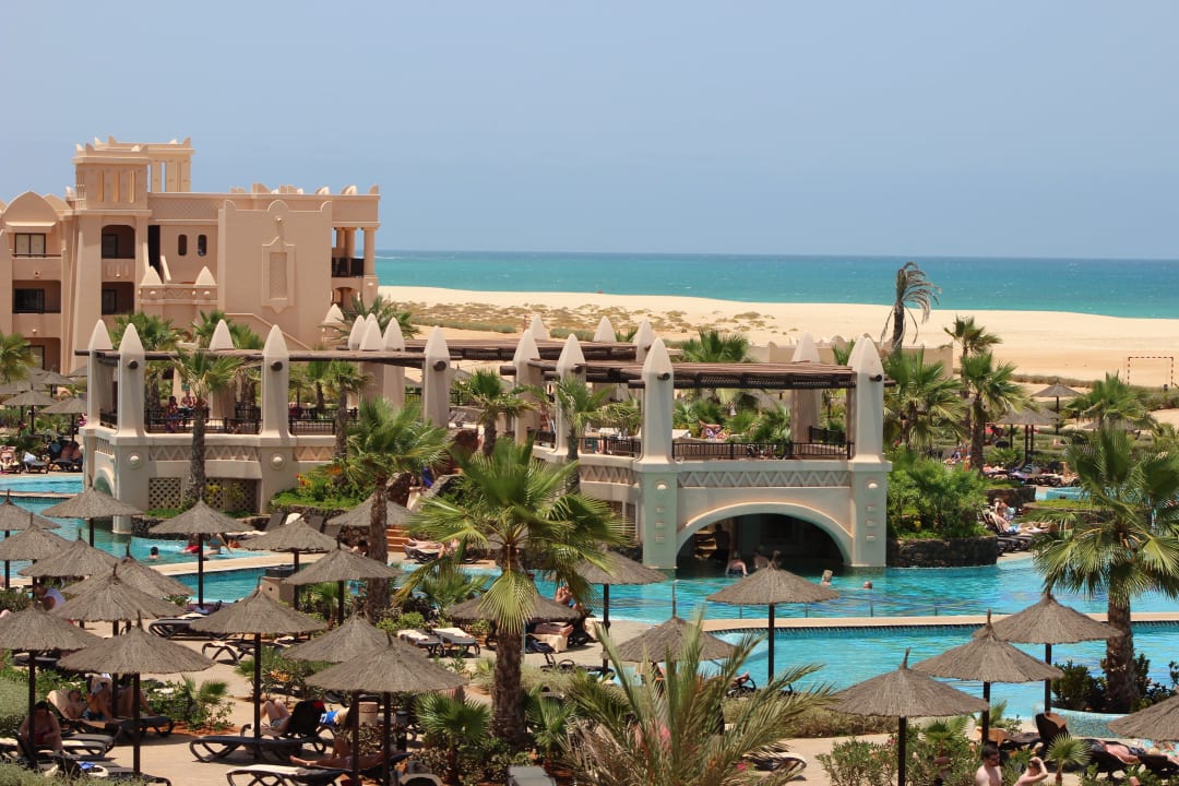 Blick auf die Poolanlage von unserem Balkon Hotel Riu Touareg