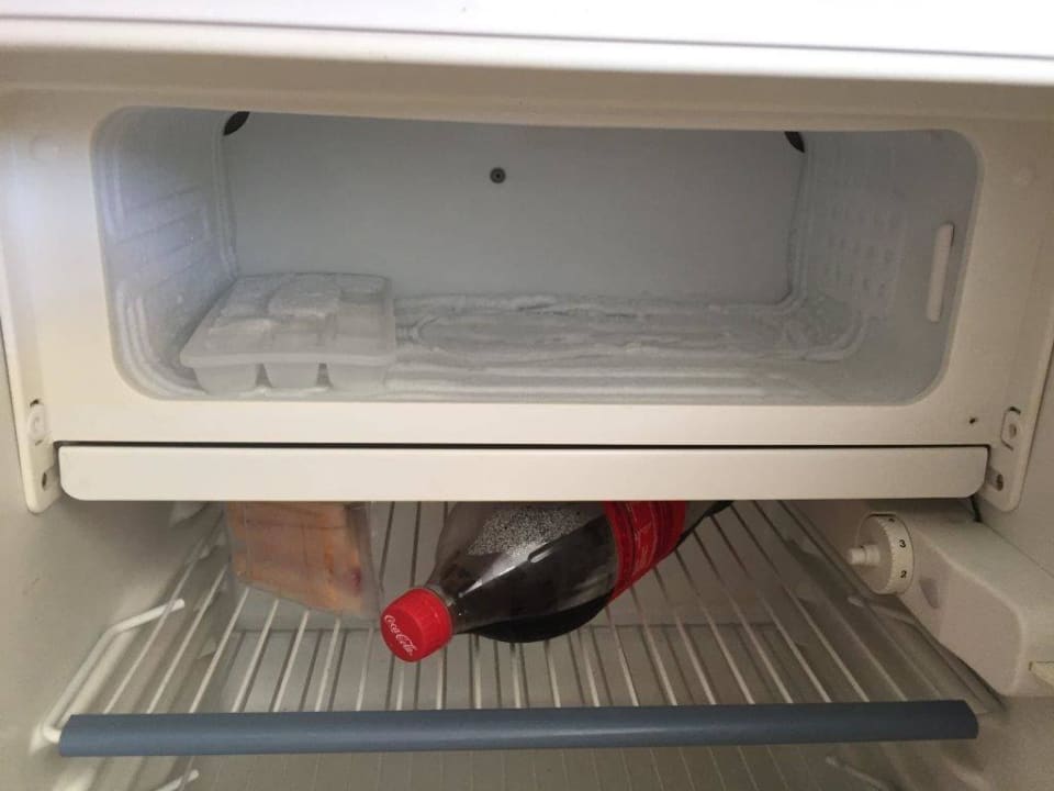 Der Deckel fürs Eisfach fehlt einfach ... Hotel-Apartamentos Blau Parc