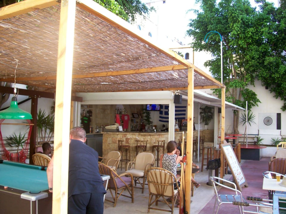 Blick zur Poolbar vom Zimmer aus Porto Plazza Hotel