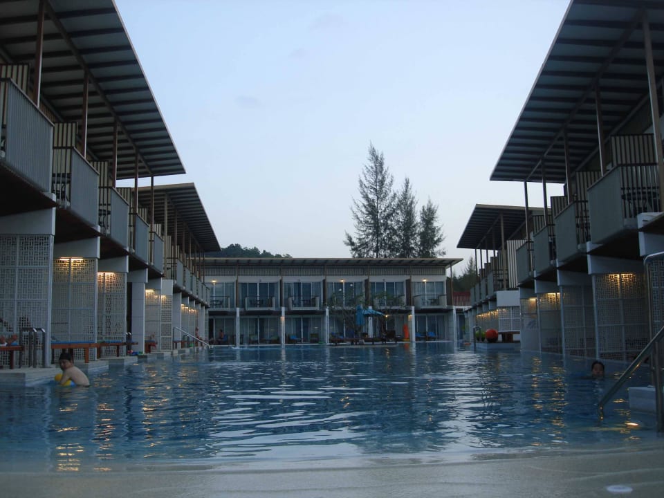 Pool beim Neubau The Briza Beach Resort Khaolak