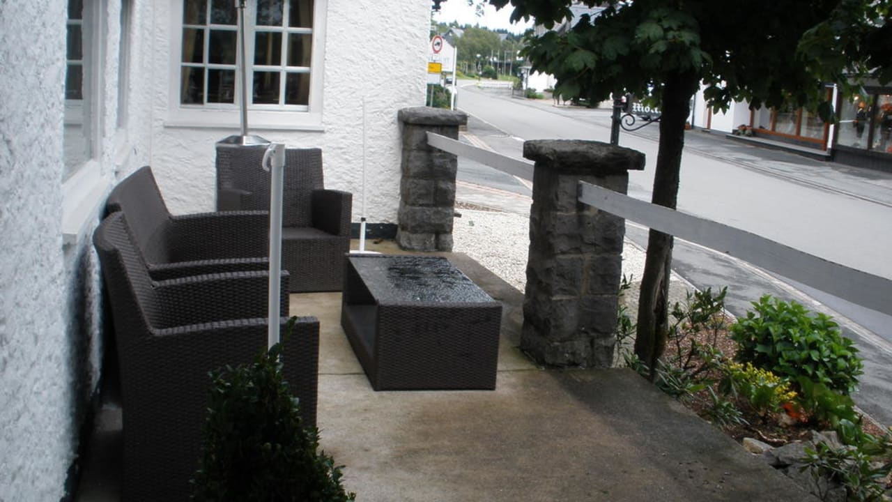 Am Haupteingang Hotel Altastenberg