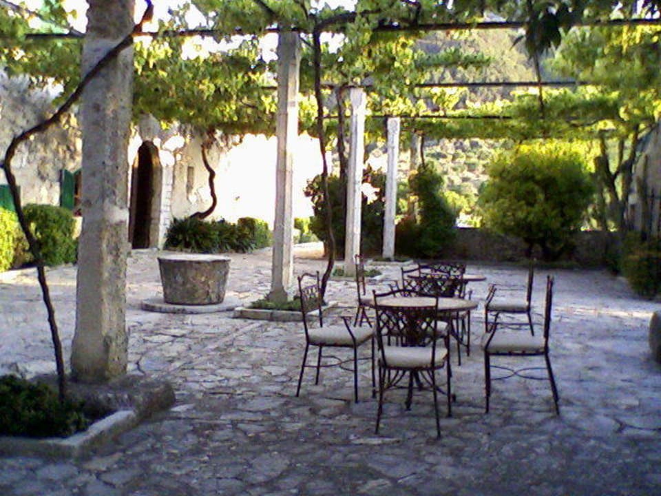Platz vor dem Eingang Hotel Monnaber Vell