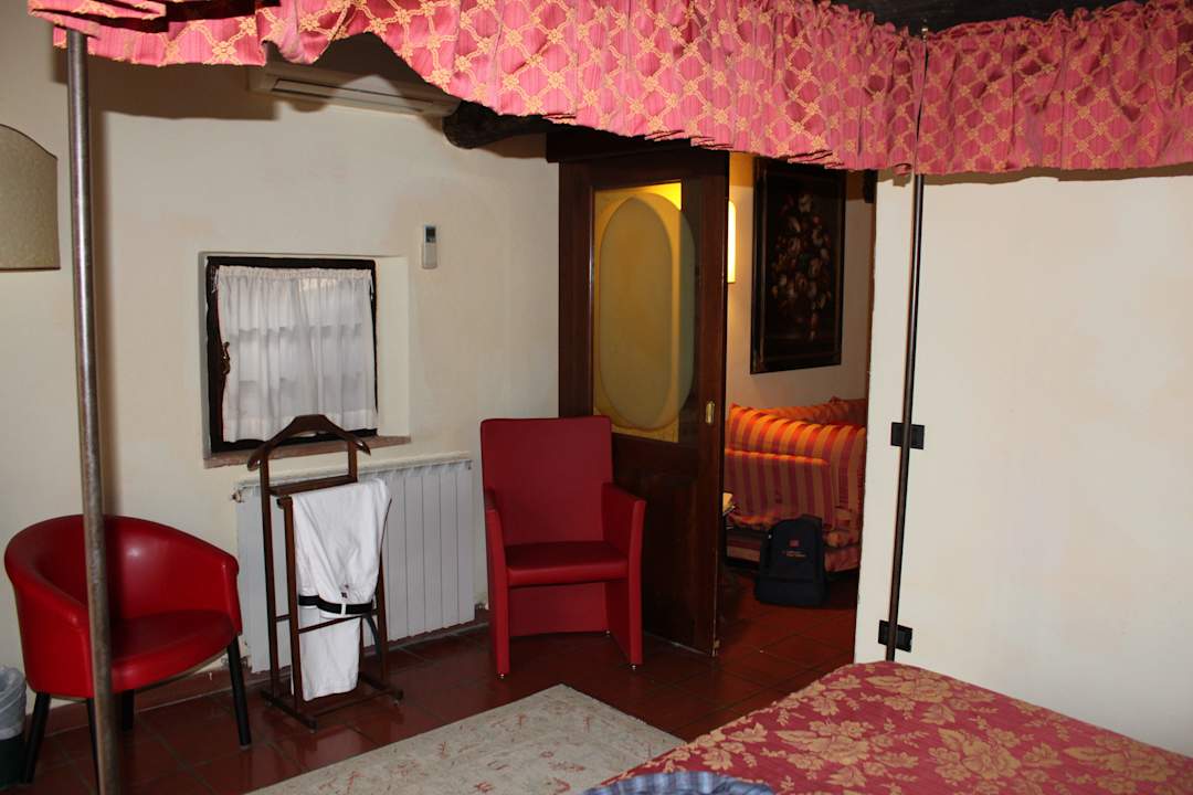 Schlafbereich Zimmer 30 Hotel Borgo San Luigi