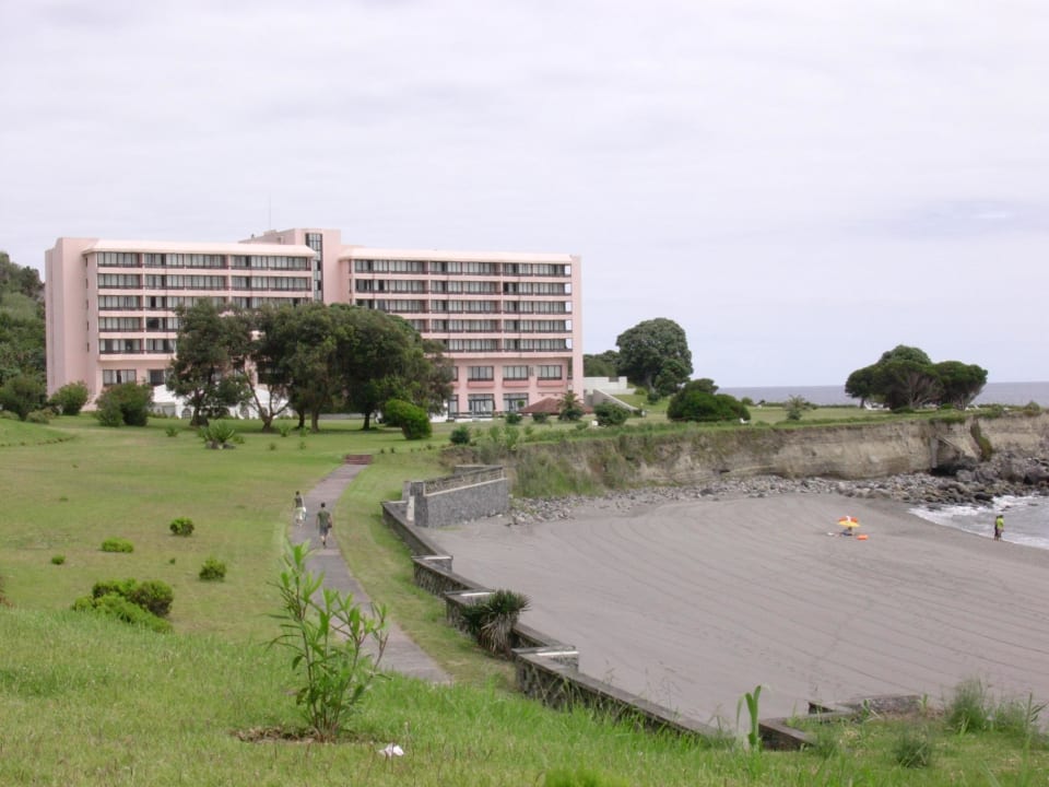 Blick von der Einfahrt des Hotels Pestana Bahia Praia Nature & Beach Resort