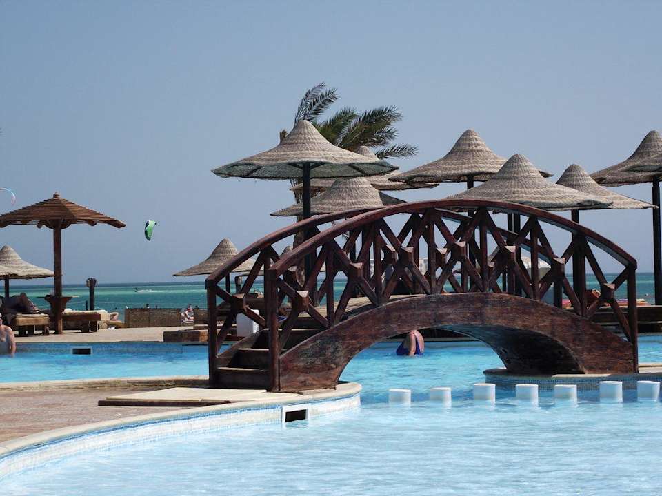 У пляжа Riviera Aqua Park Resort