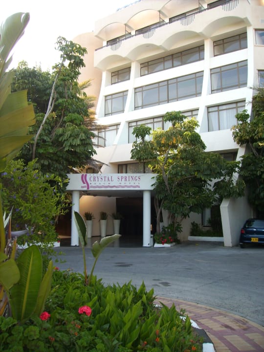 Haupteingang Crystal Springs Beach Hotel