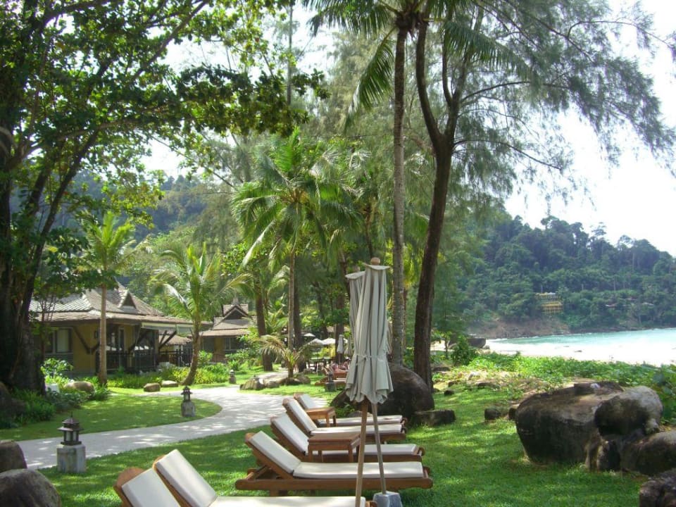 Genügend Sonnenliegen Moracea by Khao Lak Resort