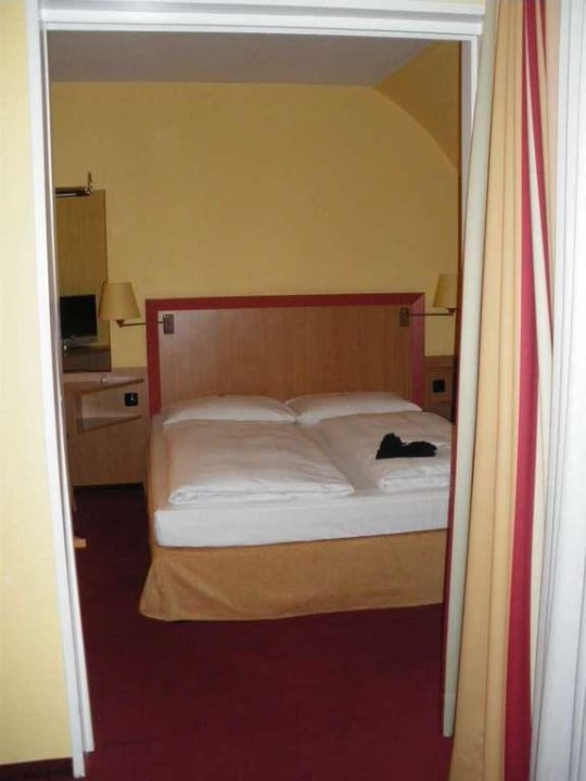 Blick auf die Betten NH Collection Hamburg City