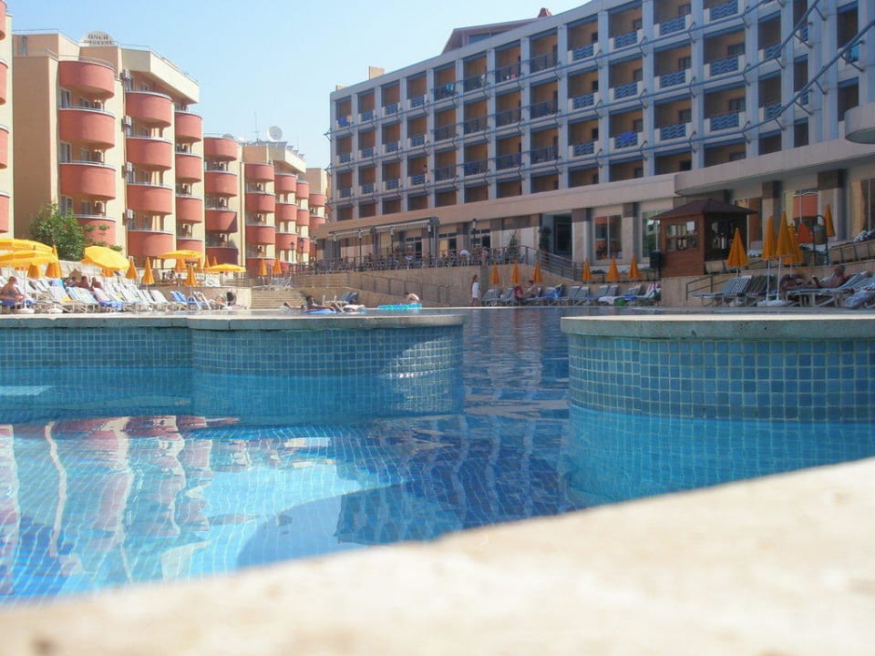 Pool mit Hotel Grand Kaptan