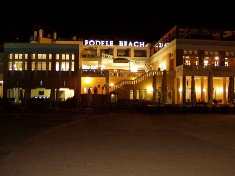 Hotel bei Nacht Fodele Beach & Water Park Holiday Resort