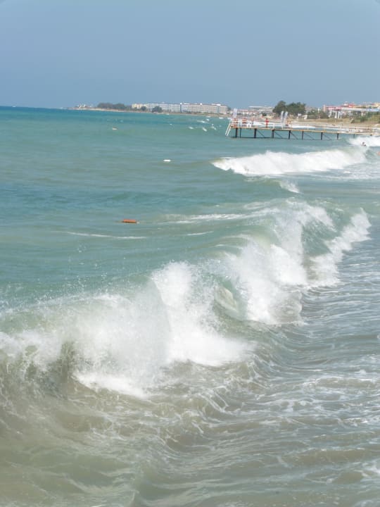 Große Wellen Club Turtas Beach Hotel