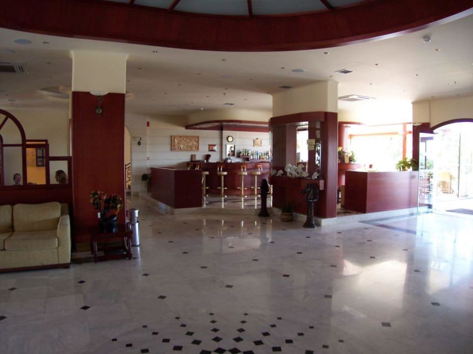 die Bar war nicht so toll besucht Vantaris Luxury Beach Resort