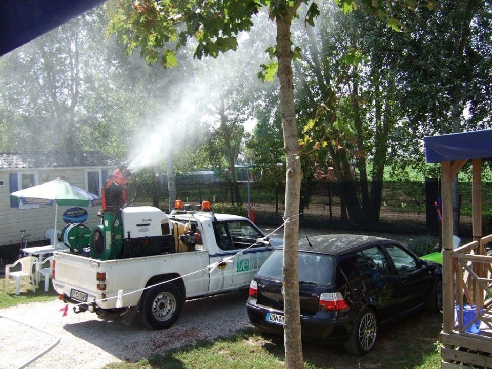"Mückengift Spritzfahrzeug..." Camping Laguna Village (Caorle