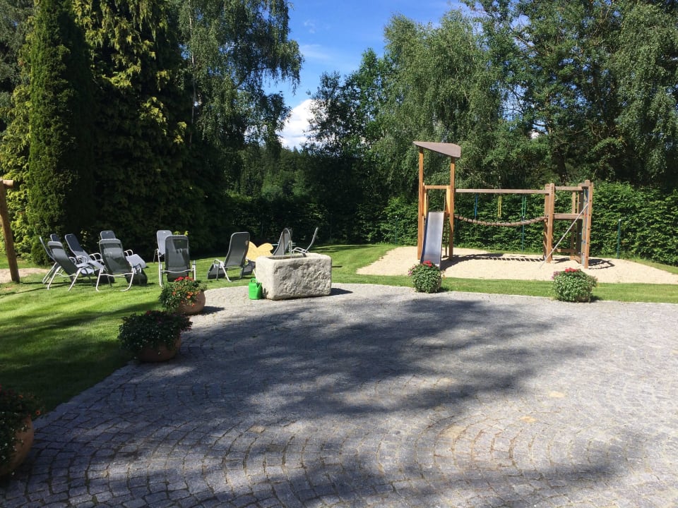 Spielplatzbereich Gruppenferienhaus Landhaus St.Oswald