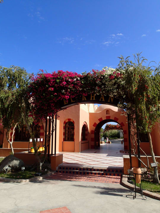 Durchgang zum Strand Jaz Makadi Oasis Resort