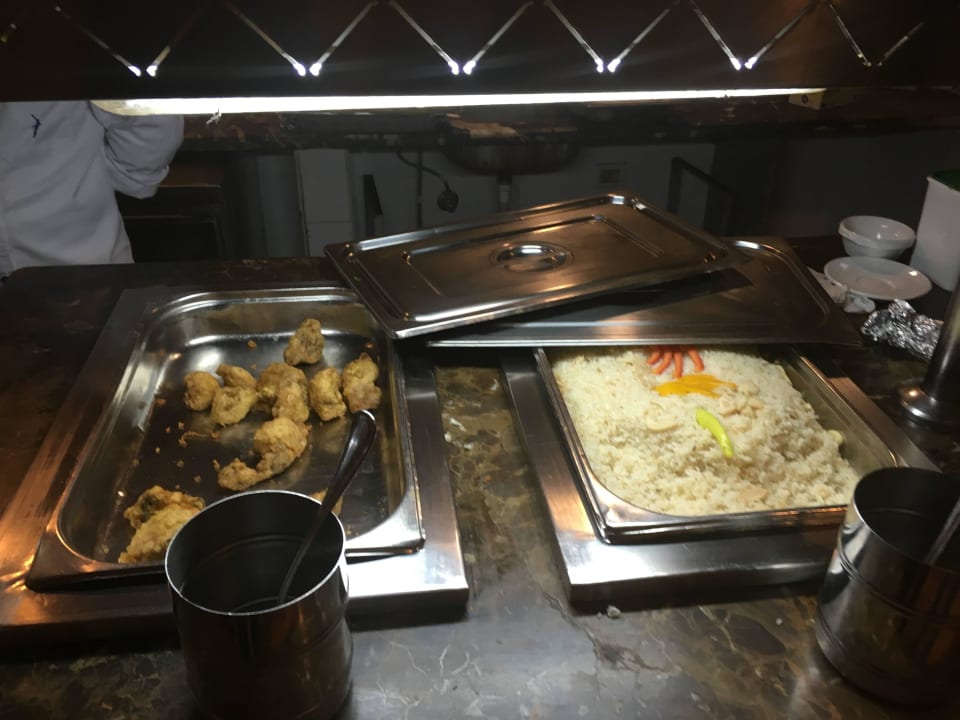 Lecker Reis und Fleisch im La Casa Pickalbatros Alf Leila Wa Leila Resort - Neverland Hurghada