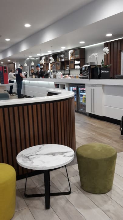 Lobby Hampton By Hilton London Stansted Airport