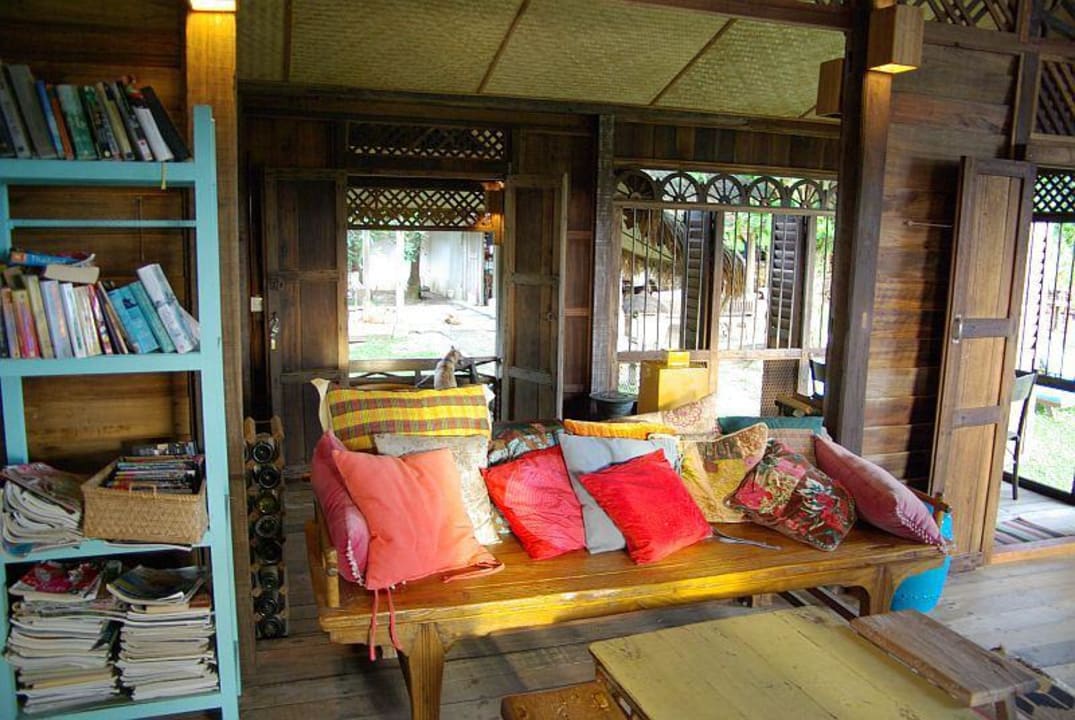 In der Sunset Deck Bar Hotel Bon Ton Resort