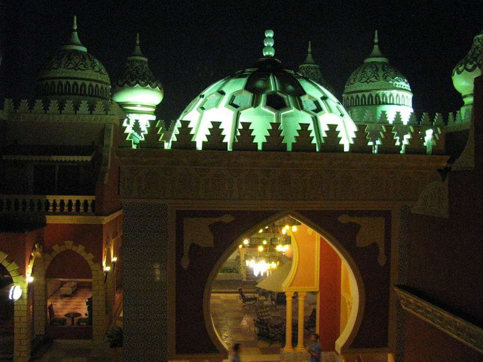 Вид из окна вечером Pickalbatros Alf Leila Wa Leila Resort - Neverland Hurghada